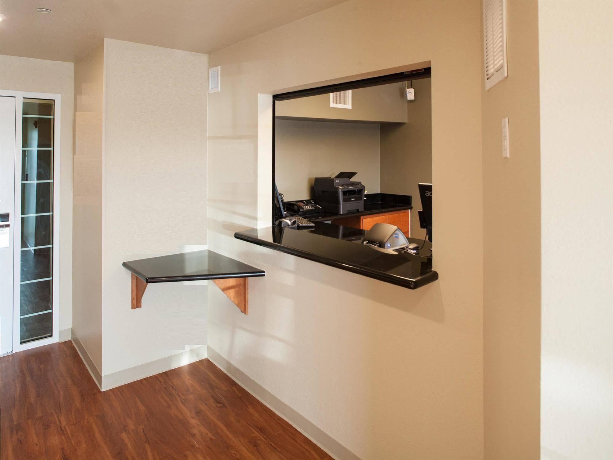 Woodspring Raleigh Hotel 2*